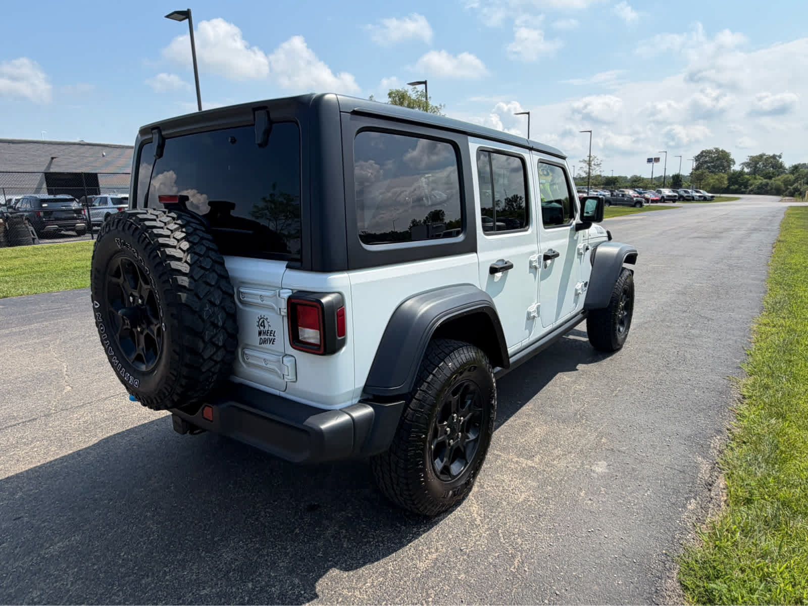 Used 2023 Jeep Wrangler Unlimited w/ Cold Weather Group AWD/4WD image 5