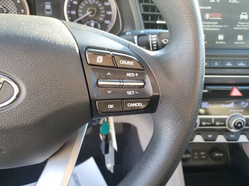 Used 2020 Hyundai Elantra SEL image 15