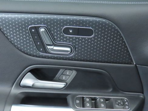 Certified 2025 Mercedes-Benz GLB 250 image 23