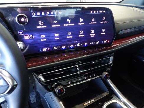 Used 2024 Chevrolet Traverse Z71 w/ Enhanced Driving Package image 14