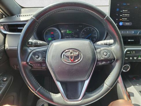 Used 2023 Toyota Venza XLE AWD/4WD image 16