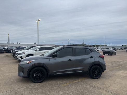 Used 2022 Nissan Kicks SR w/ Premium Package image 11