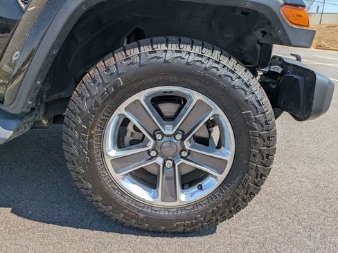 Used 2018 Jeep Wrangler Unlimited Sahara w/ LED Lighting Group AWD/4WD image 11