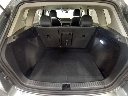 Certified 2025 Volkswagen Taos SE AWD/4WD image 18