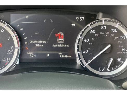 Used 2022 Toyota Highlander XLE FWD image 31