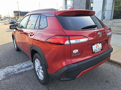 Used 2022 Toyota Corolla Cross LE image 4