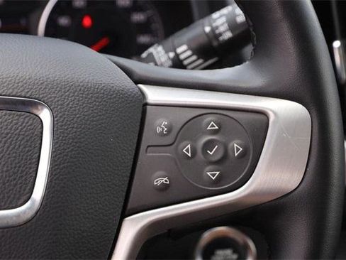 Used 2024 GMC Terrain SLT image 13