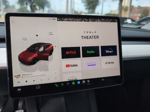 Used 2023 Tesla Model Y Performance AWD/4WD image 17