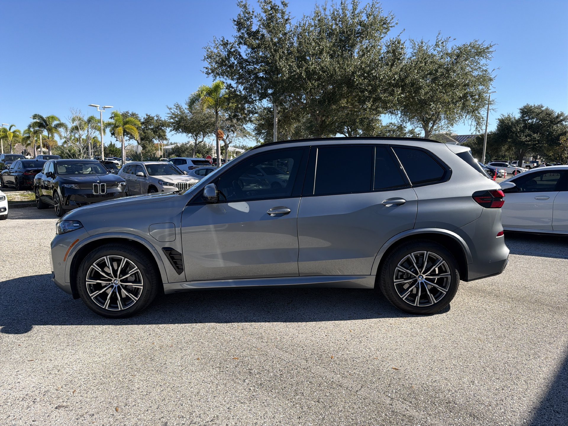 Used 2026 BMW X5 xDrive50e w/ M Sport Package AWD/4WD image 7