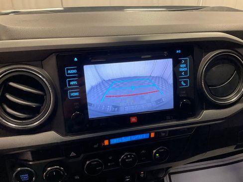 Used 2019 Toyota Tacoma TRD Off-Road image 18