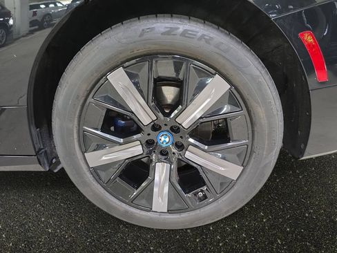 Used 2024 BMW iX xDrive50 w/ Premium Package AWD/4WD image 32