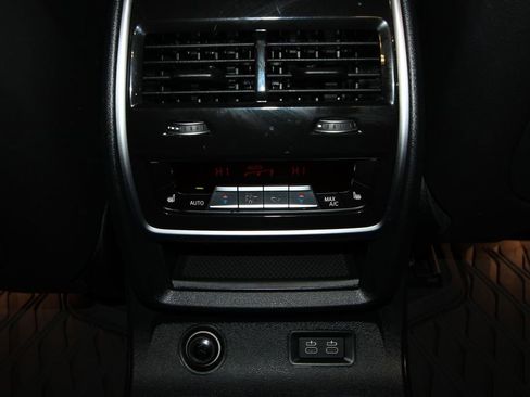 Used 2023 BMW X7 xDrive40i w/ Executive Package image 35