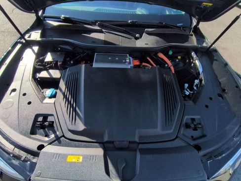 Used 2024 Audi Q8 e-tron Prestige image 15