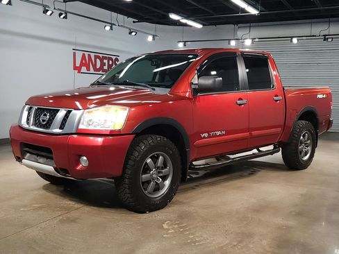 Used 2015 Nissan Titan PRO-4X AWD/4WD image 3