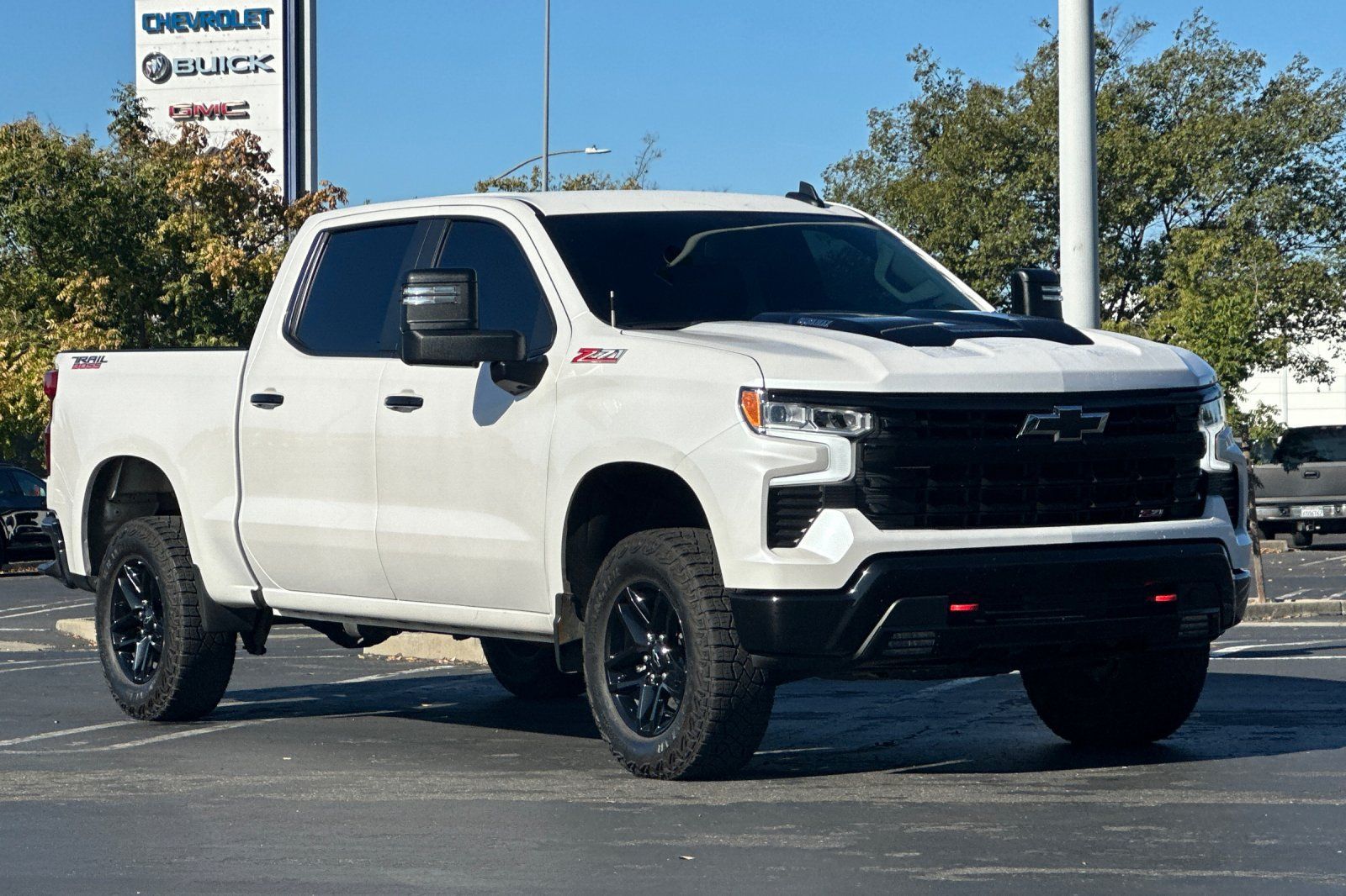 Used 2024 Chevrolet Silverado 1500 LT Trail Boss w/ Convenience Package II AWD/4WD image 2