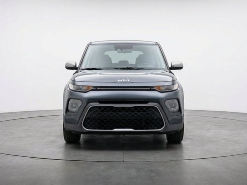 Used 2025 Kia Soul LX w/ LX Technology Package FWD image 2