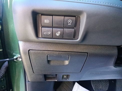 Used 2023 Toyota Highlander Limited image 17