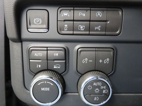 Used 2025 Chevrolet Tahoe High Country AWD/4WD image 65