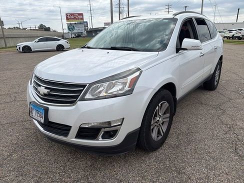Used 2016 Chevrolet Traverse LT FWD image 2