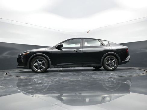 Used 2025 Kia K4 LXS image 53