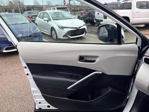 Used 2023 Toyota Corolla Cross LE w/ Moonroof Package image 34