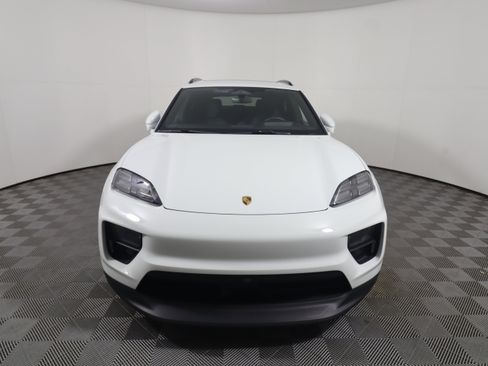 Used 2025 Porsche Macan 4 Electric AWD/4WD image 10
