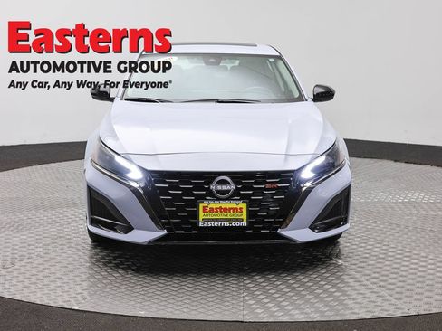 Used 2023 Nissan Altima 2.5 SR w/ SR Premium Package AWD/4WD image 2