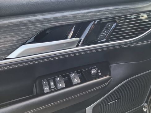 Certified 2024 Jeep Wagoneer Series II w/ Flexible Seating Group RWD image 19