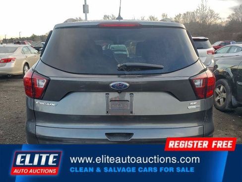 Used 2019 Ford Escape SE image 12