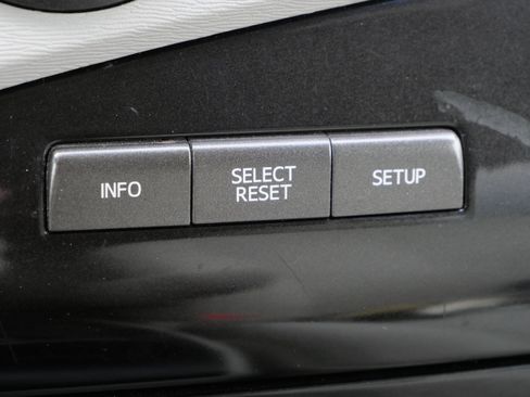 Used 2011 Toyota Sienna LE w/ Towing Pkg FWD image 30