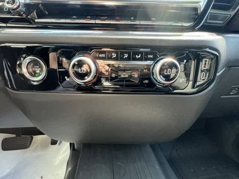 Used 2024 GMC Sierra 1500 SLT image 30