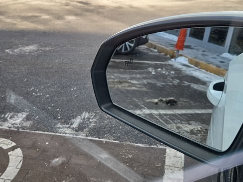 Used 2025 Volkswagen Taos SE image 15