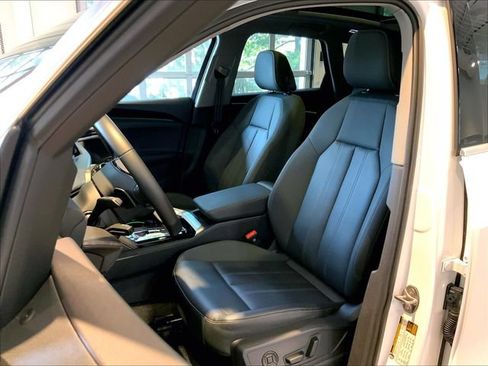 Used 2025 Audi Q5 Premium w/ Convenience Package AWD/4WD image 5