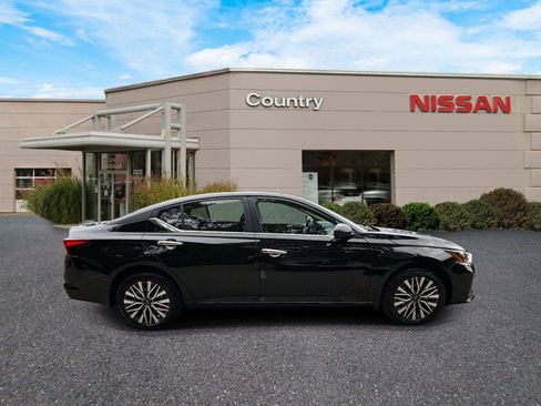 New 2025 Nissan Altima 2.5 SV image 4