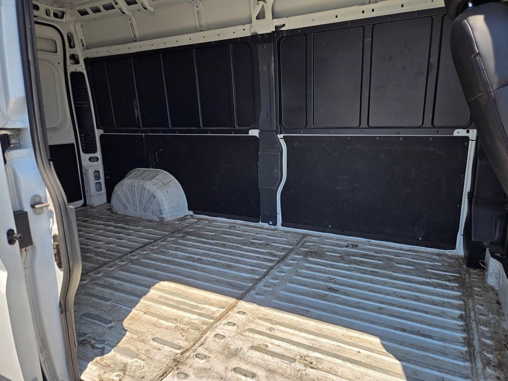 Used 2025 RAM ProMaster 2500 w/ Convenience Group FWD image 23