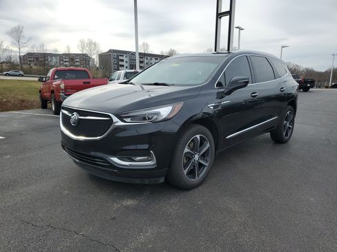 Used 2019 Buick Enclave Essence w/ LPO, Sport Appearance Package image 9