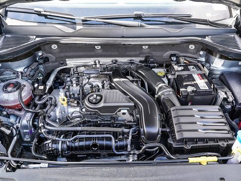 Used 2023 Volkswagen Taos SEL image 27