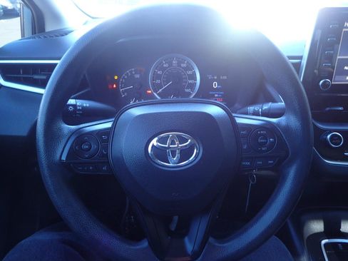 Used 2020 Toyota Corolla LE FWD image 13