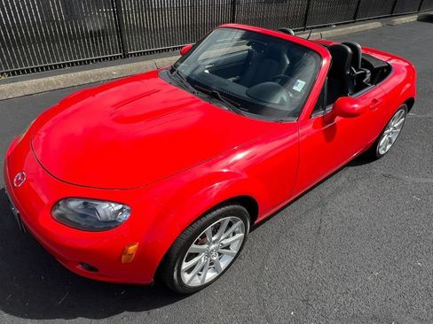 Used 2006 MAZDA MX-5 Miata Grand Touring RWD image 30