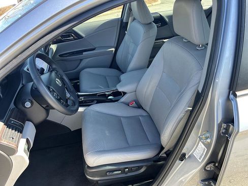 Used 2017 Honda Accord EX-L image 13