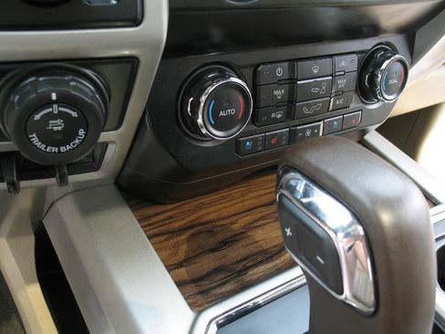 Used 2019 Ford F150 Lariat AWD/4WD image 42