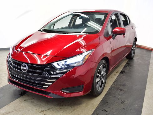 Used 2025 Nissan Versa SV image 4