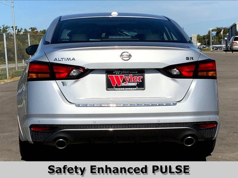 Used 2020 Nissan Altima 2.5 SR w/ Premium Package image 3
