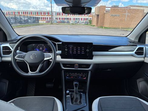 Used 2026 Volkswagen Taos SE FWD image 29