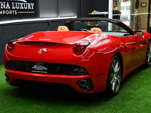 Used 2014 Ferrari California RWD image 14