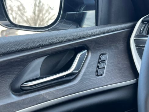 New 2025 Jeep Grand Cherokee L Limited w/ Black Appearance Package image 24