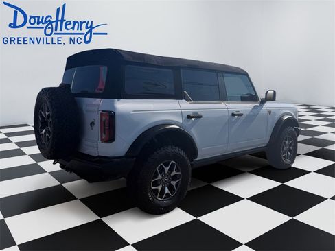 Used 2023 Ford Bronco Badlands image 5