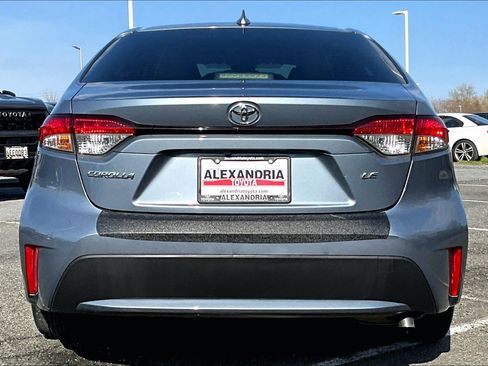 Used 2021 Toyota Corolla LE w/ LE Convenience Package image 4