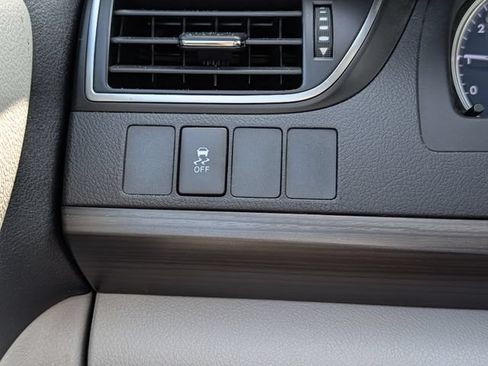 Used 2015 Toyota Camry XLE FWD image 17