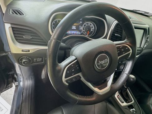 Used 2016 Jeep Cherokee Trailhawk w/ Comfort/Convenience Group image 11